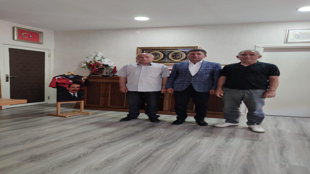 Korkut Köyü Dernek Başkanı Osman Kaygusuz ve Mahmut Durmaz, Belediye Başkanımız Fatih Çelik'i makamında ziyaret etti.