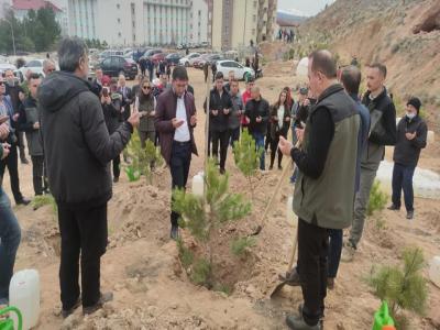 Hafta sonu mesaimizde, İlçe Kaymakamımız Meriç Dinçer ile birlikte, Yeşil Zara Gönüllülerinin hazırlamış olduğu fidan dikimi programına katılım