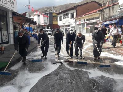 Cadde ve Kaldırımlarda Dezenfektan Çalışmaları