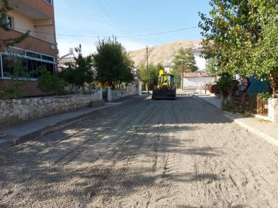 Başkan Çelik Karşıyaka Mahallemizde Devam Eden Kilitli Parke Taşı Çalışmalarını Yerinde İnceledi