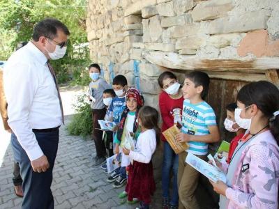 Valimiz Salih Ayhan, Korkut ve Nasır köylerimizi ziyaret ederek vatandaşlarımızla bir araya geldi.