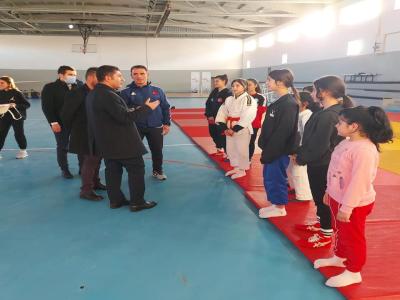 Belediye Başkanımız Fatih Çelik ve Belediye Meclis üyemiz Cem Bayrakçı, Zara Gençlik ve Spor Merkezini ziyaret etti.