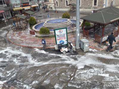 Cadde ve Kaldırımlarda Dezenfektan Çalışmaları