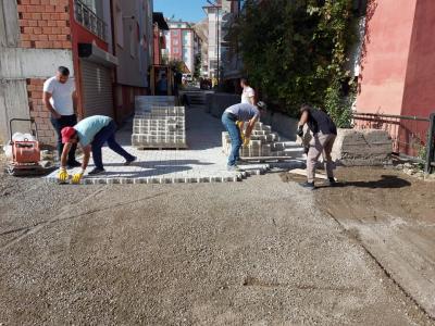 Deforme Olan Yollarımızda Kilitli Parke Taşı Çalışmalarımız Devam Ediyor