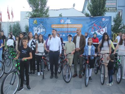 Zara’da Başarı Pedal Çeviriyor! 84 Sınıf Birincisine Bisiklet Hediye Edildi