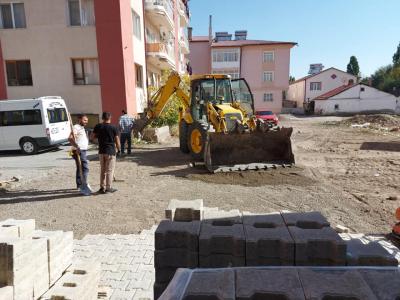 Deforme Olan Yollarımızda Kilitli Parke Taşı Çalışmalarımız Devam Ediyor