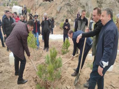 Hafta sonu mesaimizde, İlçe Kaymakamımız Meriç Dinçer ile birlikte, Yeşil Zara Gönüllülerinin hazırlamış olduğu fidan dikimi programına katılım