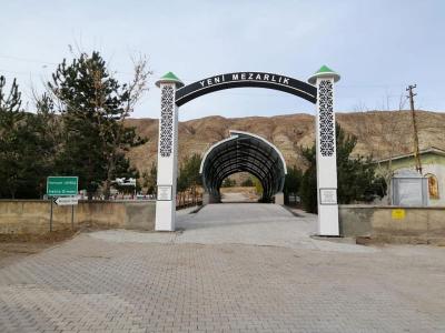 Zara Yeni Mezarlık'da, Taziye Alanı, Giriş Kapısı ve Çeşme Yapım Çalışmaları